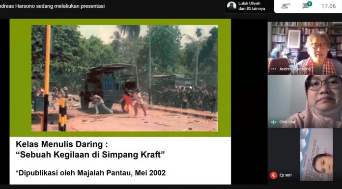 Sebuah Kegilaan di Simpang Kraft. Tangkapan Layar Online Writing Class Yayasan Pantau oleh Twitter @Hammamizd